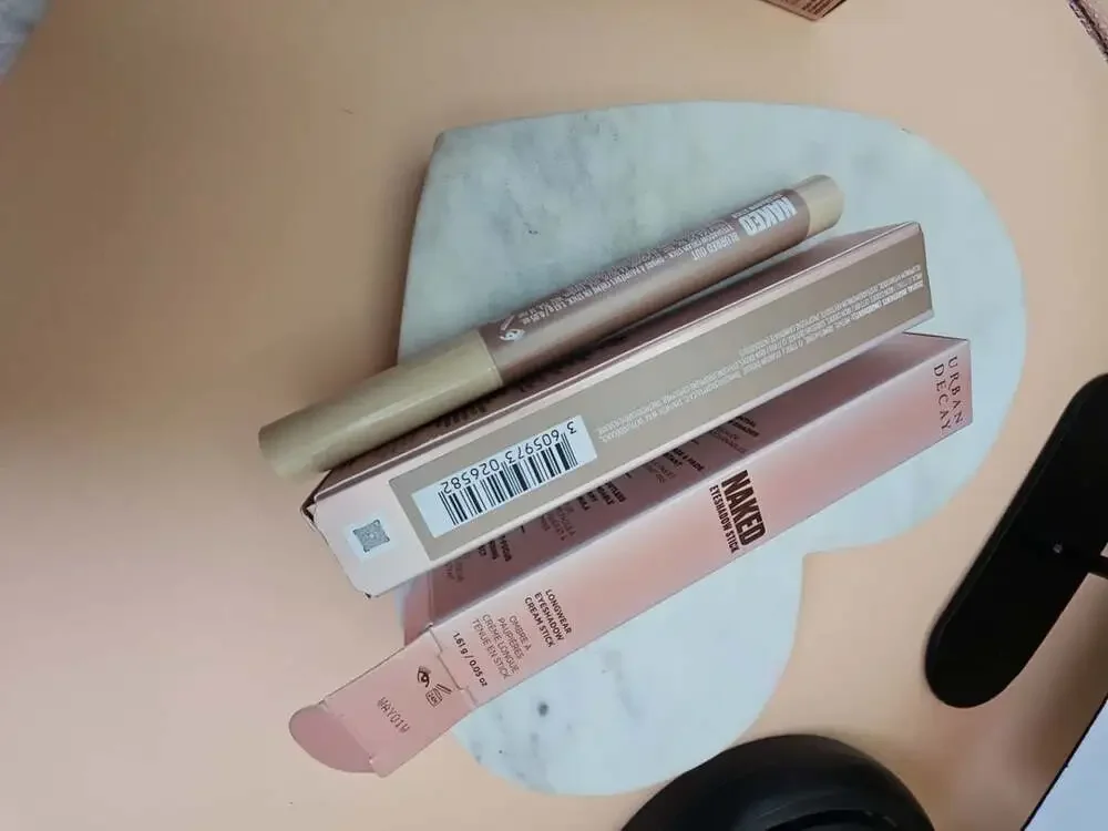 Urban Decay Naked Eyeshadow Stick Blurred Out